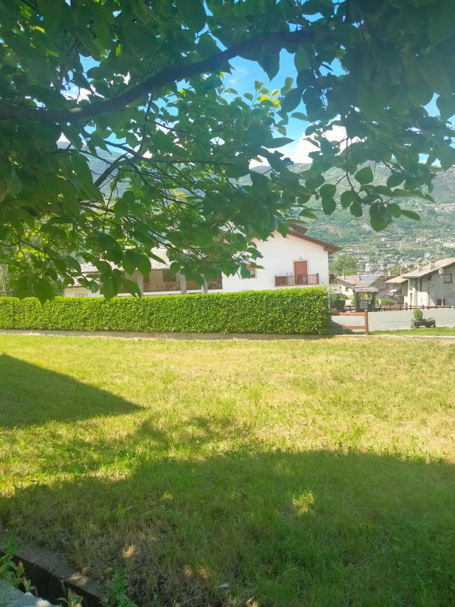 Appartamento Signorile Con Giardino Аоста Экстерьер фото